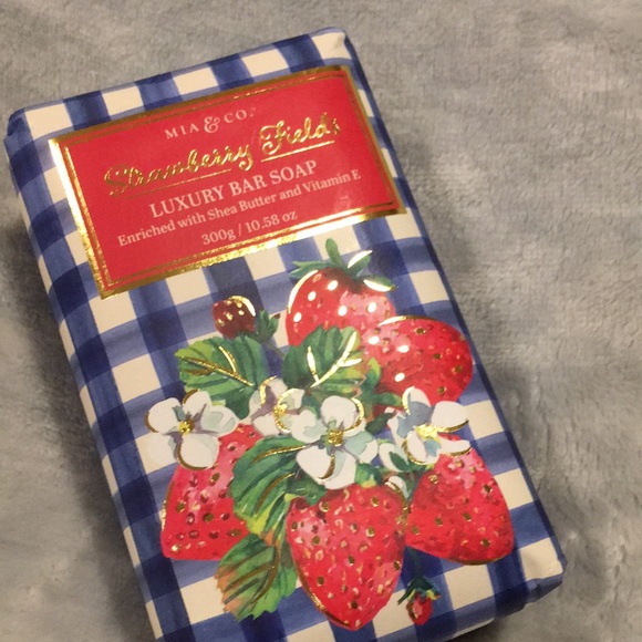 Scented Strawberry Fields Luxury Bar Hand Soap NWT 10.58oz shea butter vit E - Picture 15 of 15